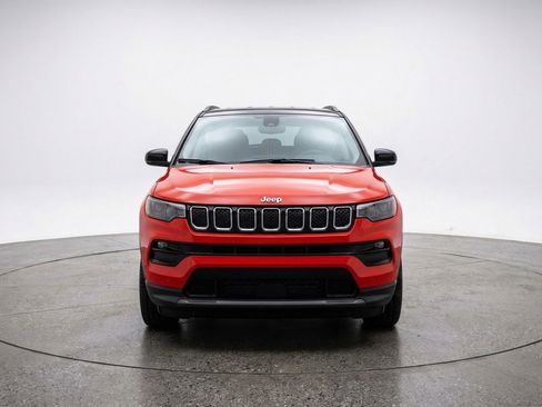 Used 2025 Jeep Compass Limited AWD/4WD image 2