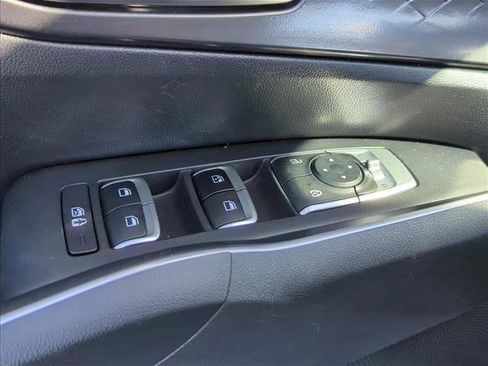 Used 2023 Kia Sorento LX image 8