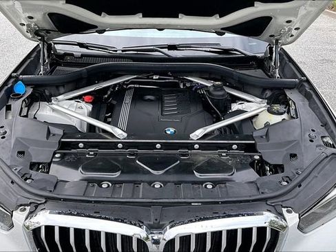 Used 2022 BMW X5 xDrive40i w/ Parking Assistance Package AWD/4WD image 33