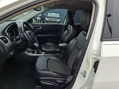 Used 2019 Jeep Compass Latitude image 13