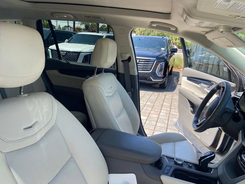 Used 2025 Cadillac XT6 Premium Luxury w/ Technology Package AWD/4WD image 19