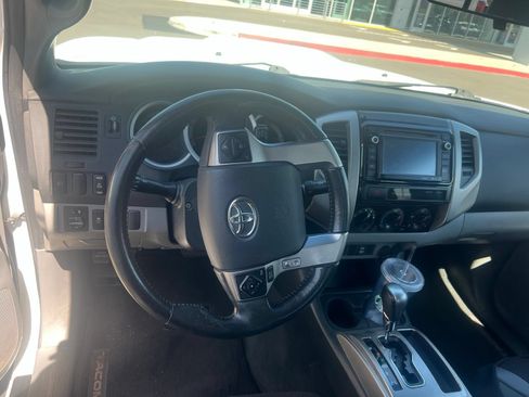 Used 2015 Toyota Tacoma PreRunner w/ TRD Sport Package RWD image 8