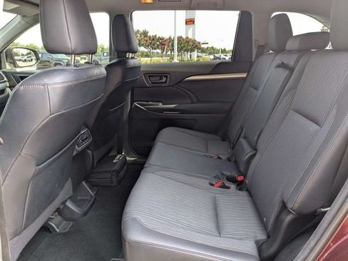 Used 2014 Toyota Highlander Plus AWD/4WD image 8