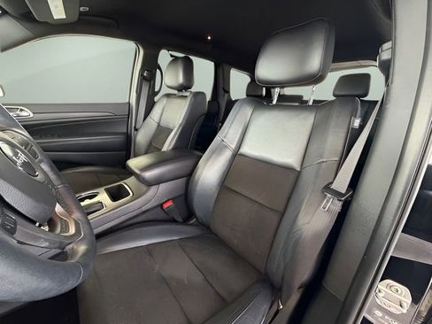 Used 2022 Jeep Grand Cherokee Laredo X image 30