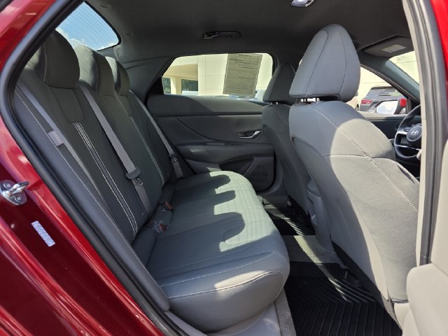 Used 2024 Hyundai Elantra SEL FWD image 29