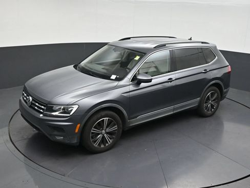 Used 2018 Volkswagen Tiguan SE w/ 18" Alloy Wheels Package FWD image 15
