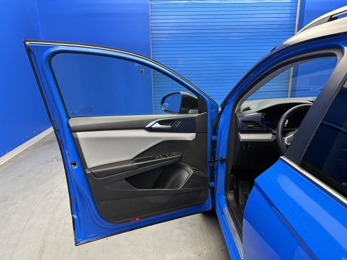 Used 2023 Volkswagen Taos SE image 9