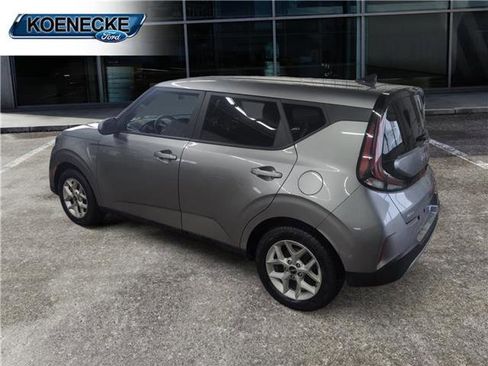 Used 2024 Kia Soul LX w/ Option Group 015 FWD image 3
