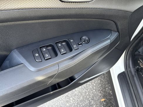 Used 2025 Kia Sportage LX image 16