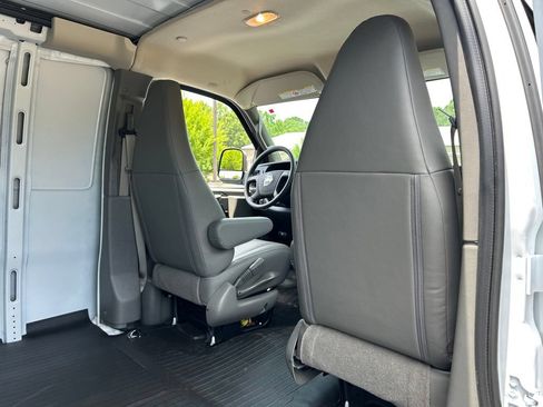 New 2026 Chevrolet Express 2500 Extended RWD image 34