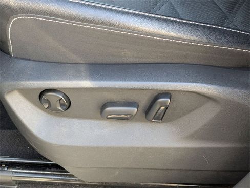 Used 2024 Volkswagen Atlas SE image 16