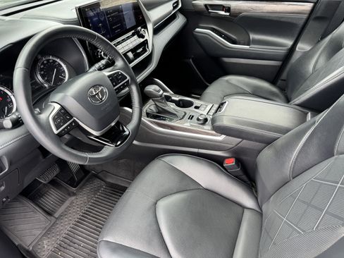 Used 2022 Toyota Highlander Platinum image 10