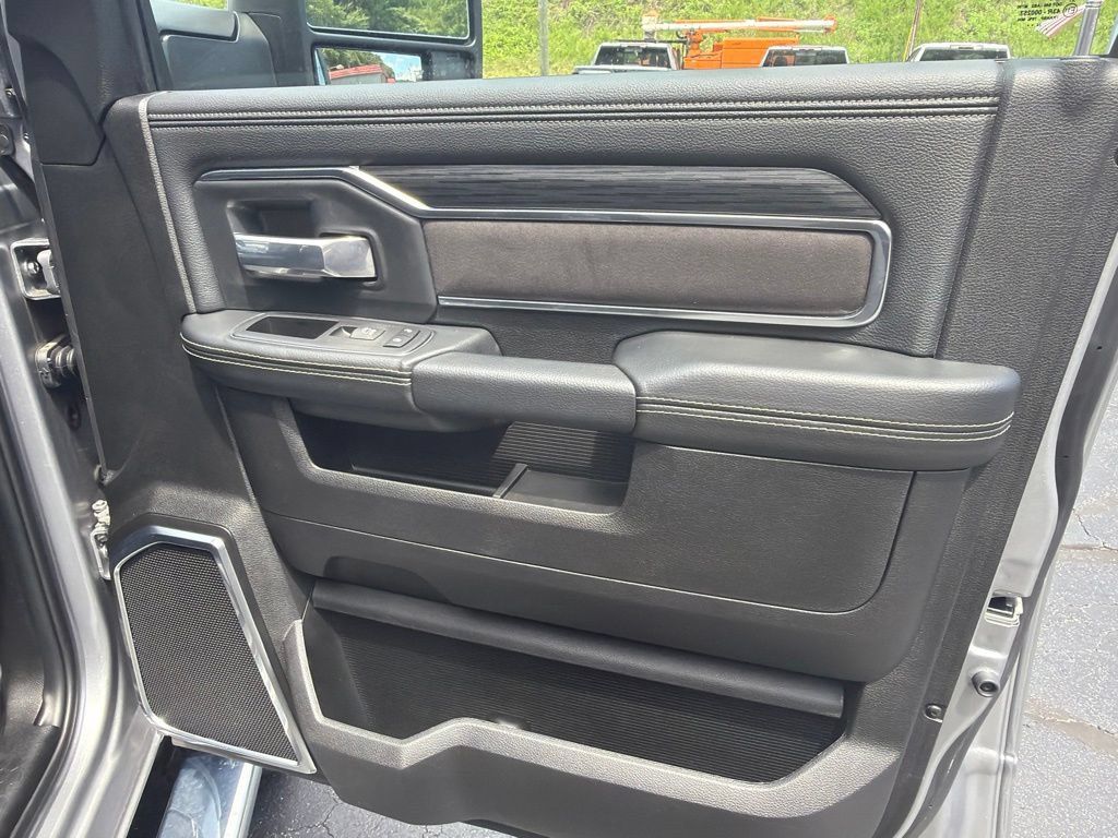 Used 2024 RAM 2500 Laramie w/ Sport Appearance Package AWD/4WD image 15