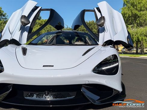 Used 2021 McLaren 765LT RWD image 3