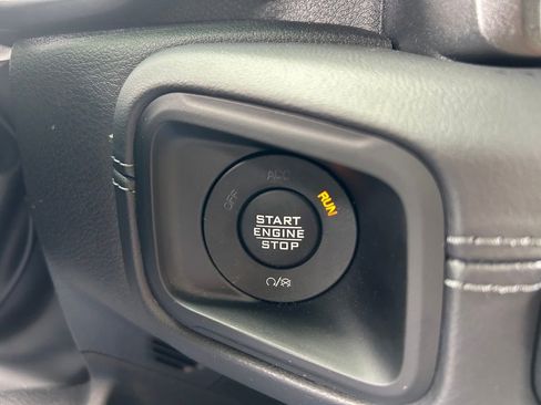 Used 2025 Jeep Gladiator Mojave AWD/4WD image 41