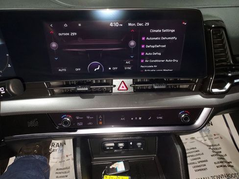 Used 2025 Kia Sportage SX image 25