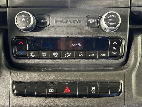 Used 2025 RAM ProMaster 2500 w/ Convenience Group FWD image 19