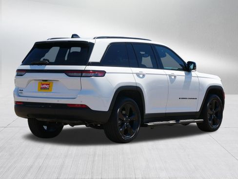 Used 2023 Jeep Grand Cherokee Altitude AWD/4WD image 7