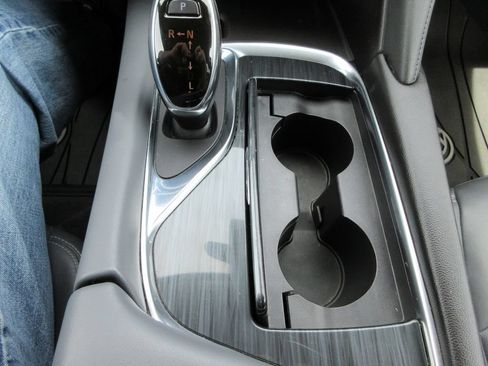 Certified 2019 Buick Enclave Essence FWD image 27
