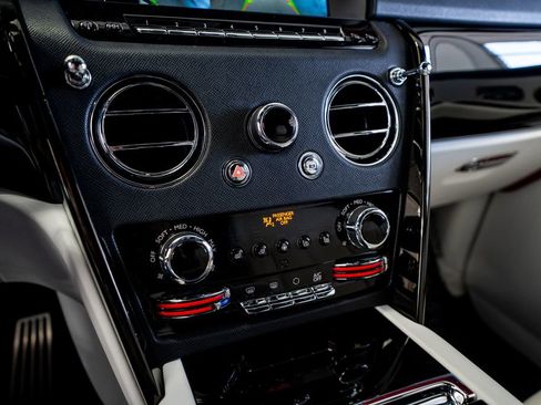 Used 2021 Rolls-Royce Cullinan Black Badge image 49