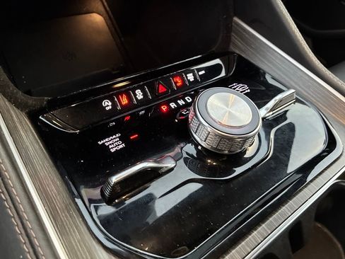 Used 2024 Jeep Wagoneer Series III image 24