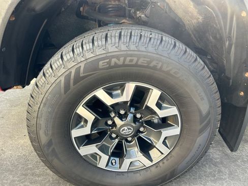 Used 2019 Toyota Tacoma TRD Off-Road AWD/4WD image 27