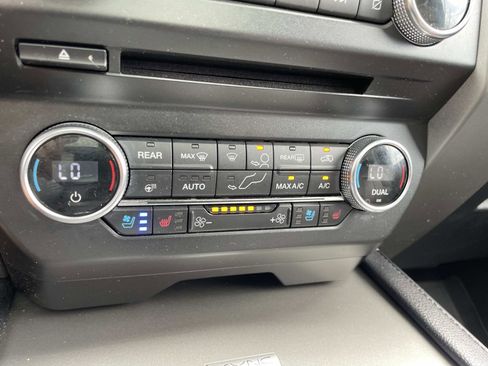 Used 2018 Ford Expedition XLT w/ Equipment Group 202A RWD image 21