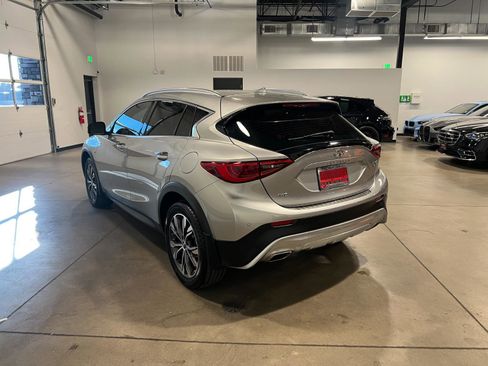 Used 2018 INFINITI QX30 Premium w/ Navigation Package image 5