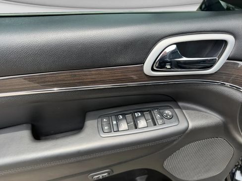 Used 2018 Jeep Grand Cherokee Overland w/ Interior Metal Package RWD image 14