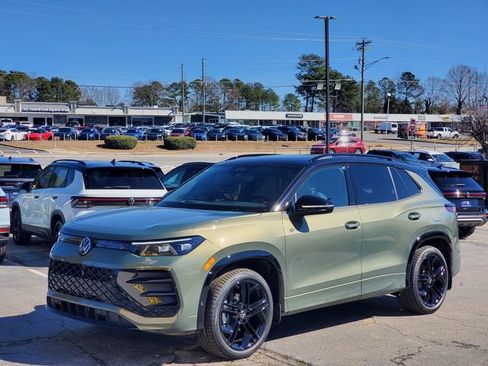 New 2026 Volkswagen Tiguan SE R-Line FWD image 32