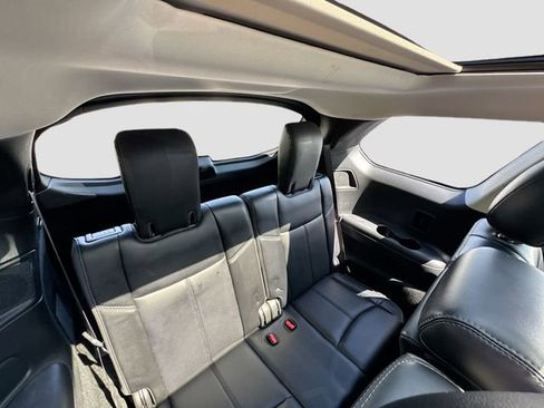 Used 2019 Nissan Pathfinder Platinum image 29