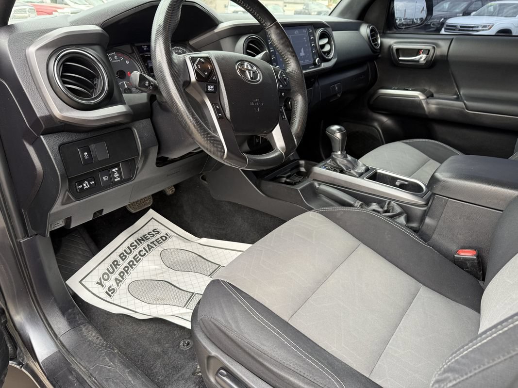 Used 2021 Toyota Tacoma TRD Sport w/ Technology Package AWD/4WD image 30