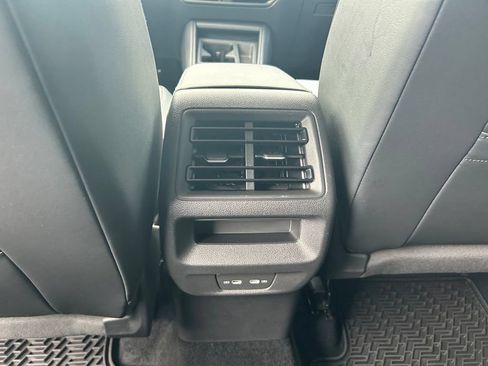Used 2025 Volkswagen Tiguan SE FWD image 43