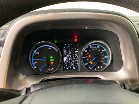 Used 2018 Toyota RAV4 LE image 22