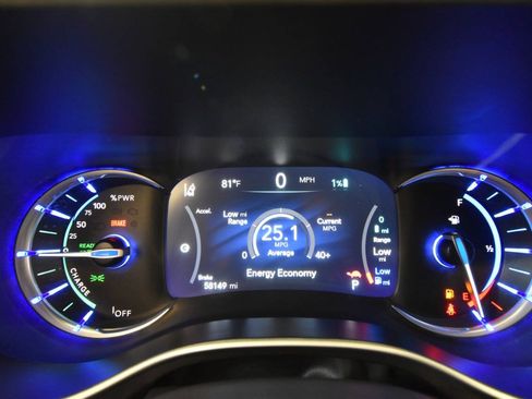 Used 2024 Chrysler Pacifica Limited FWD image 36