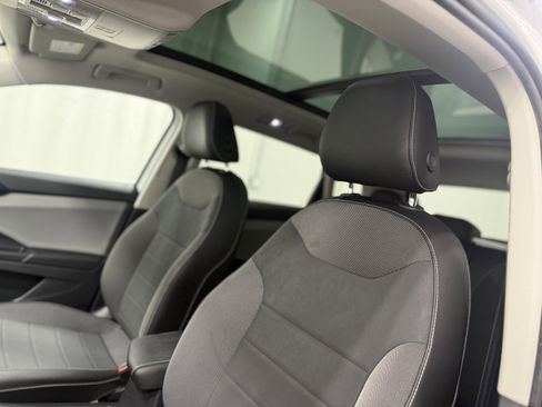 Certified 2022 Volkswagen Taos SE image 14