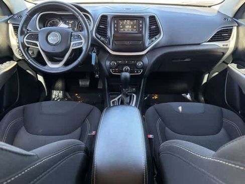 Used 2017 Jeep Cherokee Latitude image 12