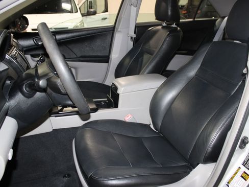 Used 2012 Toyota Camry LE image 21