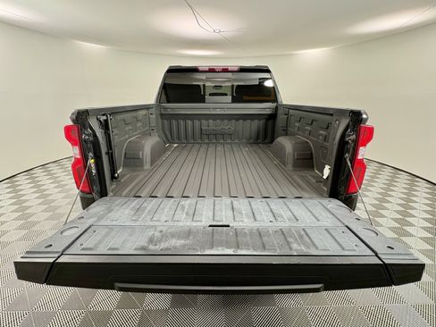 Used 2022 Chevrolet Silverado 1500 High Country w/ Technology Package image 21