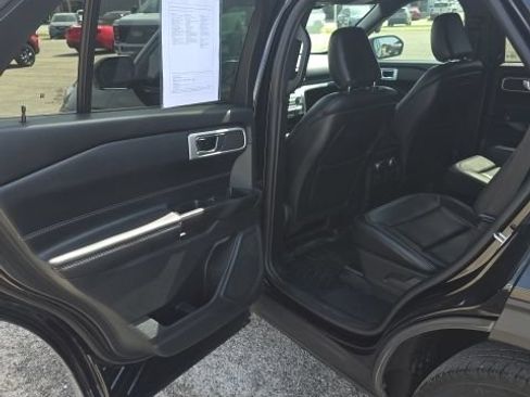 Used 2020 Ford Explorer XLT w/ Equipment Group 202A AWD/4WD image 19