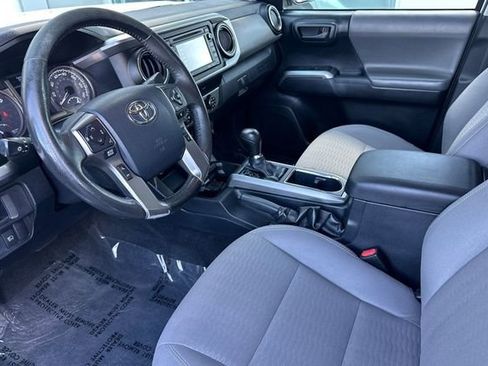 Certified 2019 Toyota Tacoma SR5 AWD/4WD image 11