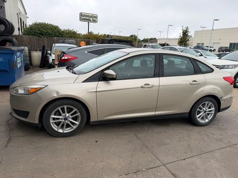 Used 2017 Ford Focus SE FWD image 4