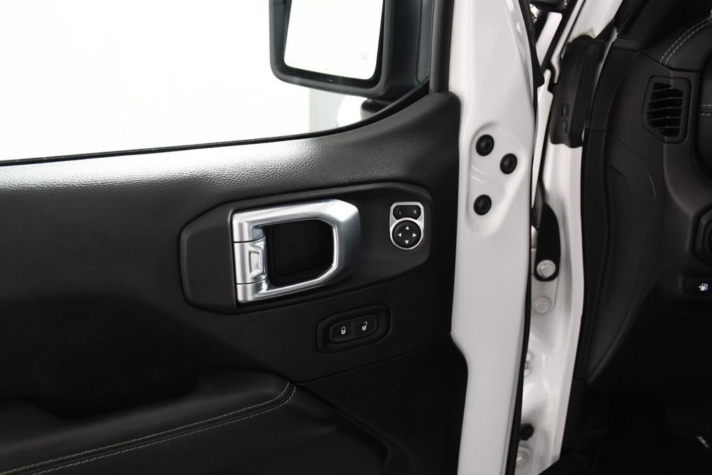 Used 2021 Jeep Wrangler Unlimited Sahara w/ Cold Weather Group AWD/4WD image 15