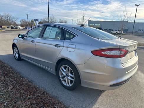 Used 2016 Ford Fusion SE w/ Equipment Group 202A image 3