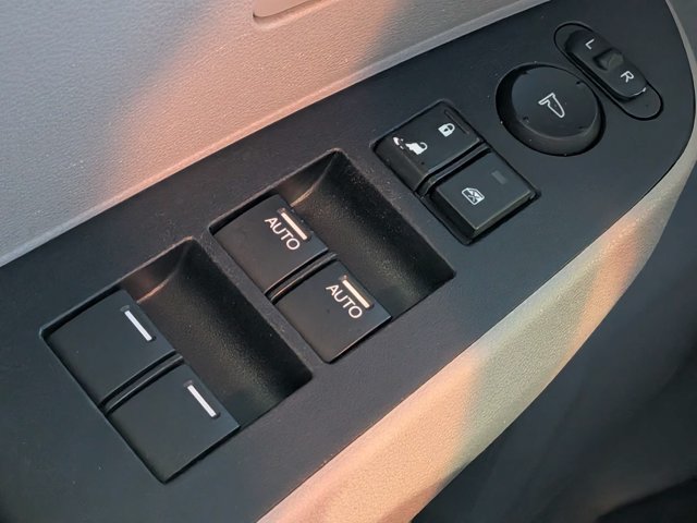 Used 2016 Honda Odyssey EX-L image 24