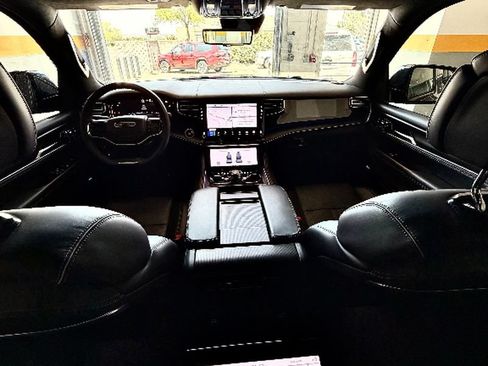 Used 2025 Jeep Grand Wagoneer L Series II Obsidian w/ Quick Order Packagew 28T AWD/4WD image 8