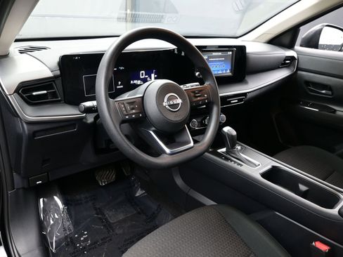 Used 2025 Nissan Kicks S image 12