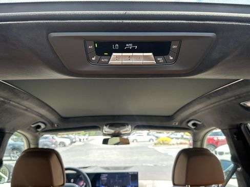 Used 2026 BMW X7 xDrive40i AWD/4WD image 33
