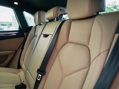 Certified 2025 Porsche Macan image 29