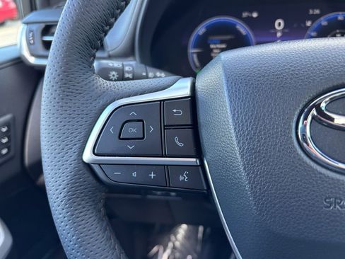 Used 2025 Toyota Sienna Limited image 33